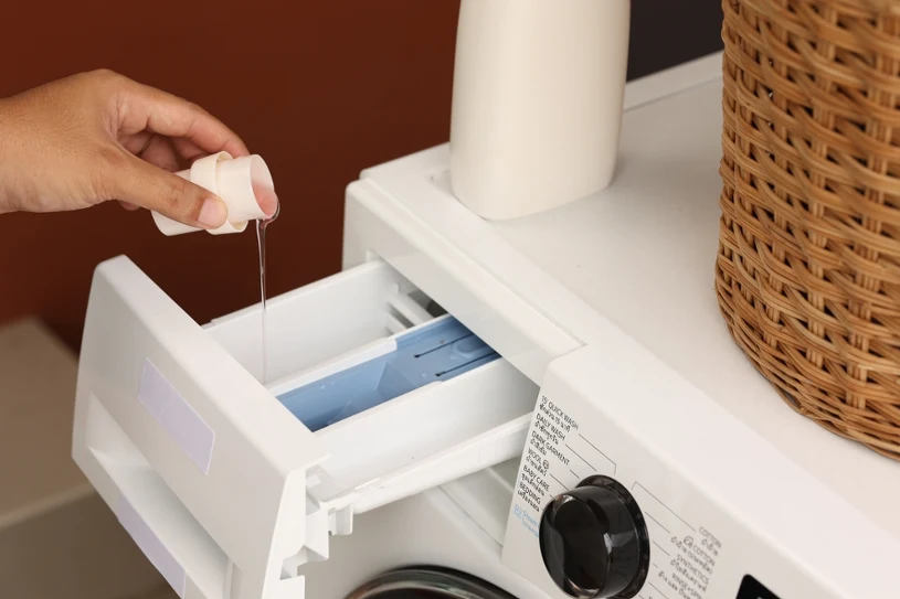 Ten program w pralce pożera najwięcej prądu. Unikaj go