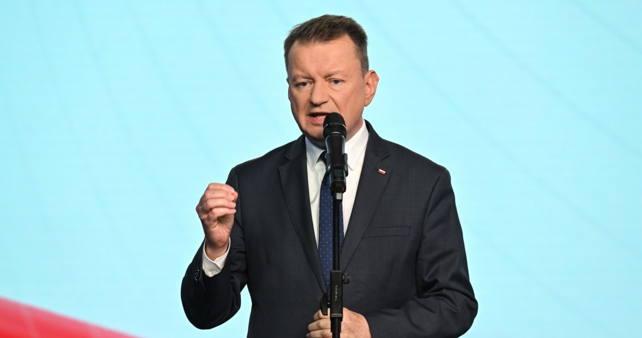 wiadomości,aktualności,Interia Były minister obrony narodowej grzmi po decyzji służb. Chodzi o cofnięcie poświadczeń bezpieczeństwa