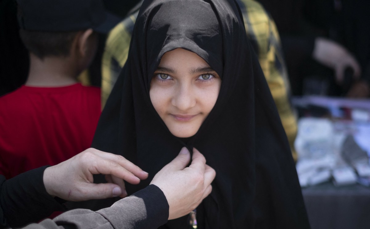 Powstanie "centrum hidżabu i cnót". Iran zacieśnia pętlę na szyi kobiet