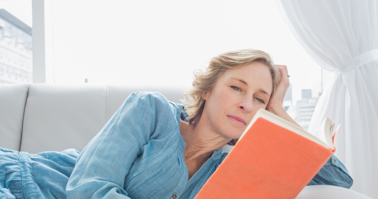 7 nawyków, przez które skóra starzeje się szybciej. Wydają się niepozorne