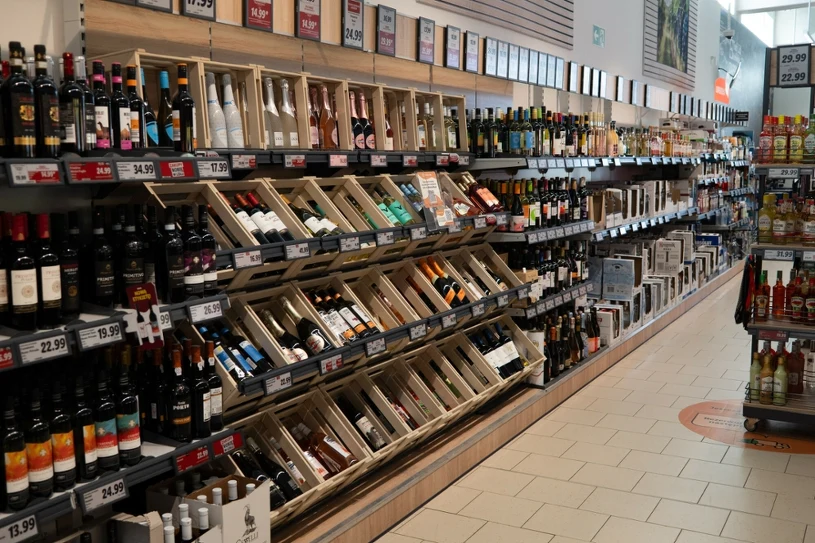 Koniec taniego alkoholu? Rząd zapowiada podniesienie opłaty od "małpek"