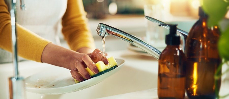 Zarazki czają się w każdym domu. Ich obecność w kuchni jest szczególnie niebezpieczna dla zdrowia, ze względu na kontakt z żywnością. Eksperci kampanii #Safe2EatEU („Jedz bezpiecznie”) przypominają, że proste, codzienne nawyki mogą uchronić nas przed bakteriami i wirusami. 