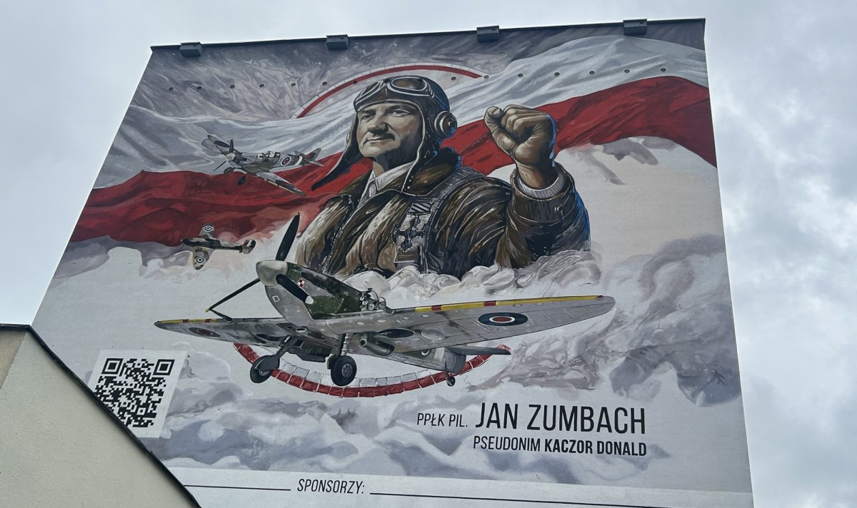 Nowy mural w Warszawie. Przedstawia legendarnego lotnika