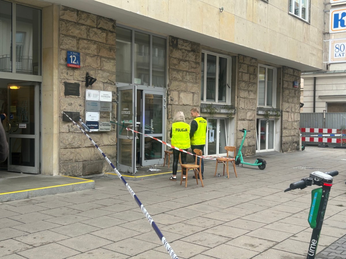 ​Incydent przed biurem PO w Warszawie. Na miejscu pracuje policja