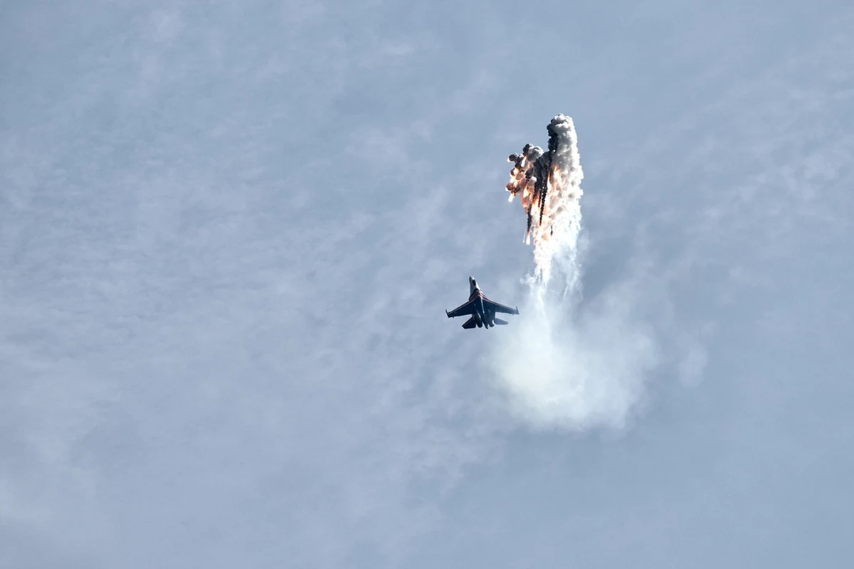 Rosjanie zestrzelili własny myśliwiec wielozadaniowy Su-30SM. Maszyna uczestniczyła w odpieraniu ataków ukraińskich dronów, gdy została trafiona przez sojuszniczy pocisk.