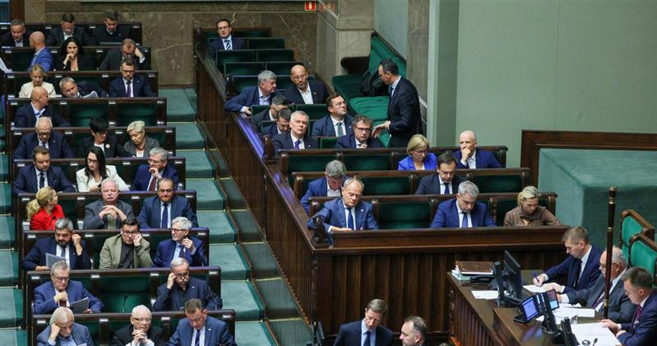 Prawie połowa Polaków zgodna ws. rządów Tuska. Najnowszy sondaż