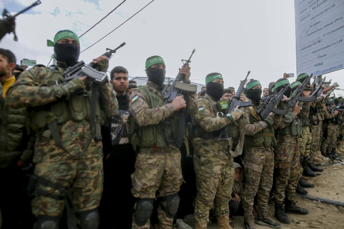​Hamas planuje utrzymać kontrolę nad bezpieczeństwem w Strefie Gazy podczas przejściowego okresu rozejmu - poinformował w rozmowie z agencją Reutera wysoki przedstawiciel ugrupowania Mohammed Nazzal. Jak podkreślił, Hamas nie może zobowiązać się do rozbrojenia.