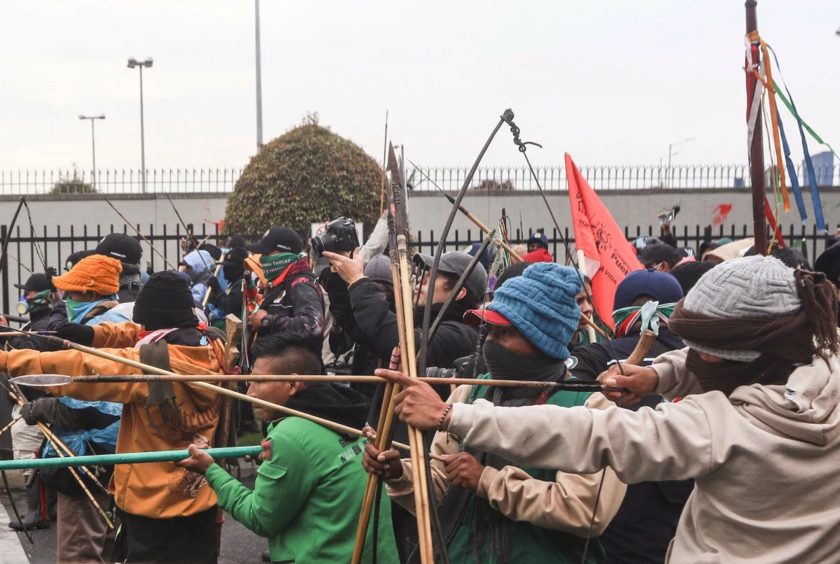 W centrum Bogoty doszło do gwałtownych zamieszek. Kilkuset kolumbijskich Indian oraz przedstawicieli innych mniejszości zaatakowało ambasadę Stanów Zjednoczonych, protestując przeciwko polityce USA wobec wojny w Gazie oraz prezydentowi Wenezueli. W wyniku starć rannych zostało kilku policjantów.