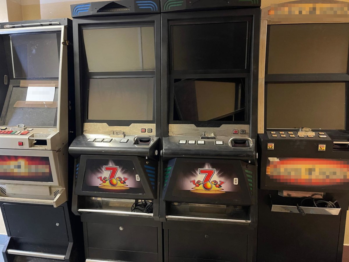 Nielegalny hazard w Warszawie. Dwóch mężczyzn trafiło w ręce policji