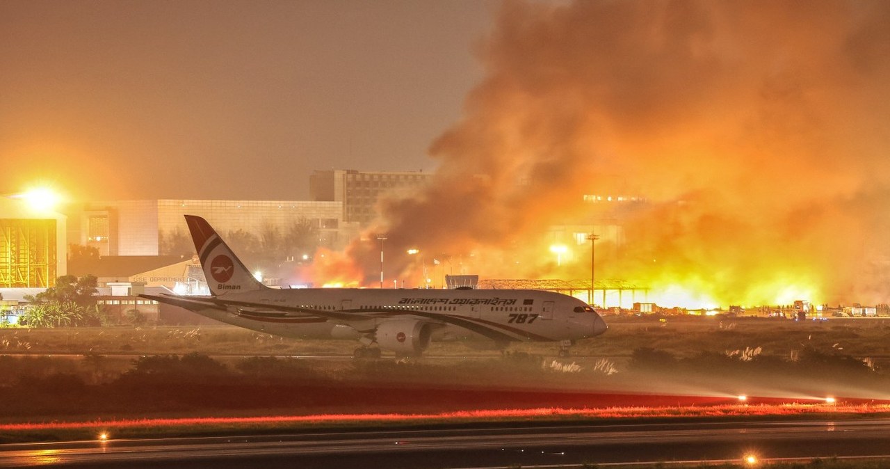 wiadomości,aktualności,Interia Kłęby dymu nad azjatyckim lotniskiem. Paraliż, wstrzymano wszystkie loty