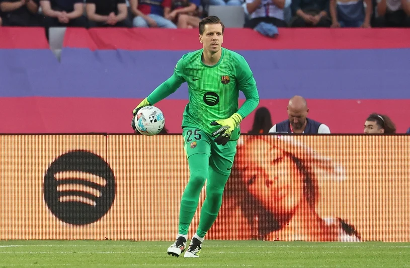 Potwornie trudne popołudnie FC Barcelona. Szczęsny ratował kolegów w derbach