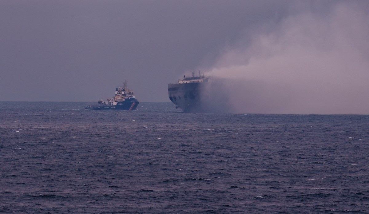 Potężna eksplozja. Płonie statek wyładowany gazem LNG