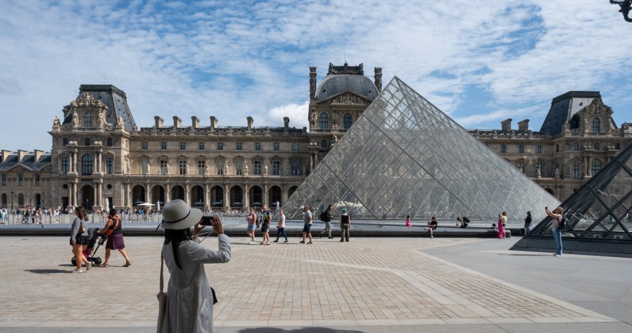 wiadomości,aktualności,Interia Napad rabunkowy w słynnym muzeum. Luwr zamknięty dla zwiedzających