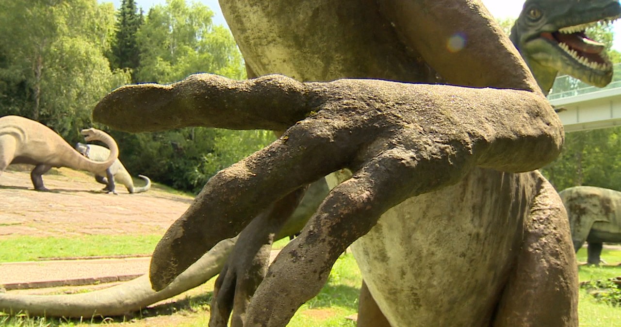 Dinozaury na Śląsku. Można je oglądać ze szklanej kładki nad przepaścią