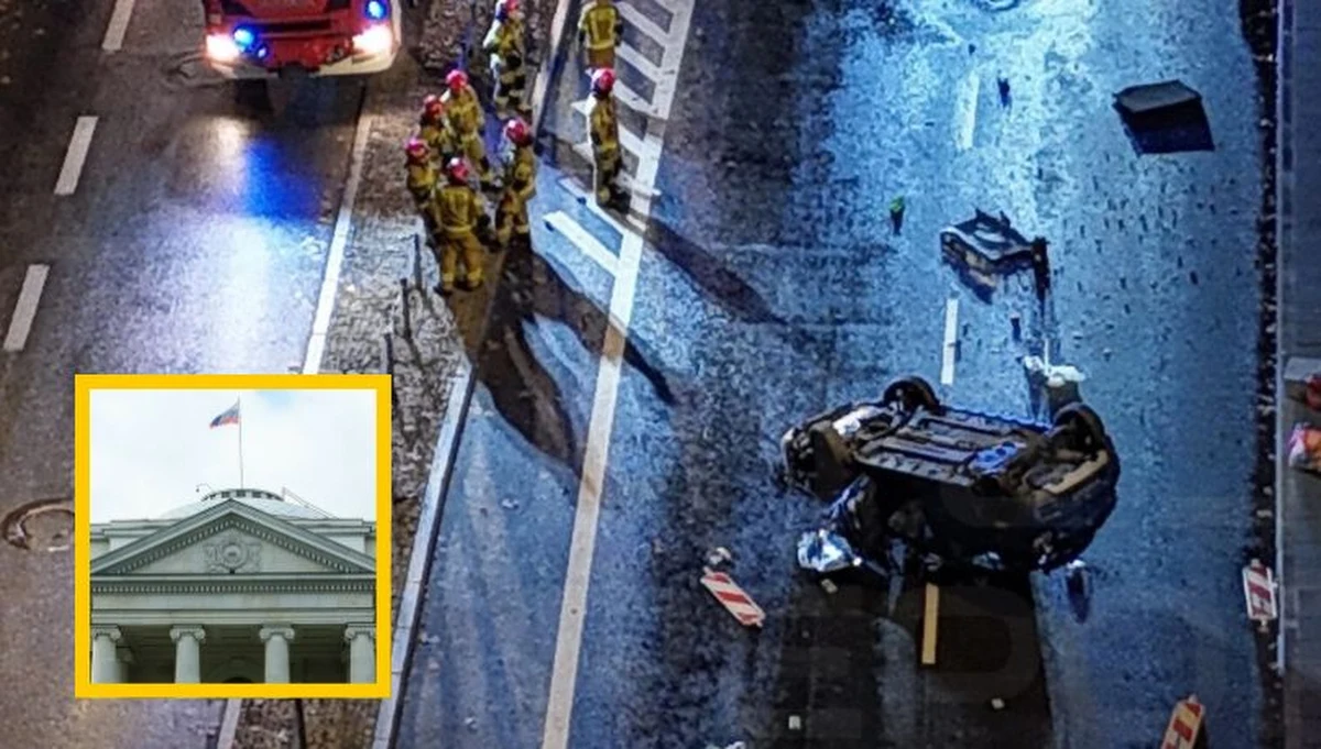 Samochód należący do ambasady Rosji w Polsce dachował w sobotę wieczorem na warszawskiej Wisłostradzie. Na zjeździe z wiaduktu nad ulicą Krasińskiego jadąca z Łomianek w stronę Śródmieścia Dacia wypadła z drogi i uderzyła w bariery energochłonne. Elementy tych barier trafiły w inne auta jadące z naprzeciwka. 