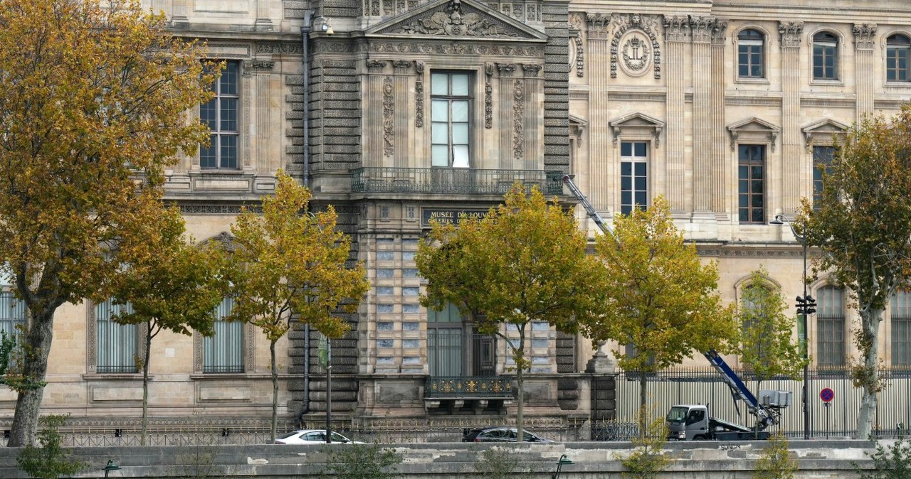 Napad rabunkowy w słynnym muzeum. Luwr zamknięty dla zwiedzających, nowy komunikat minister kultury wiadomości,aktualności,Interia Napad rabunkowy w słynnym muzeum. Luwr zamknięty dla zwiedzających, nowy komunikat minister kultury