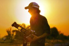 Uzbrojony tylko w kamerę: Życie i śmierć Brenta Renauda