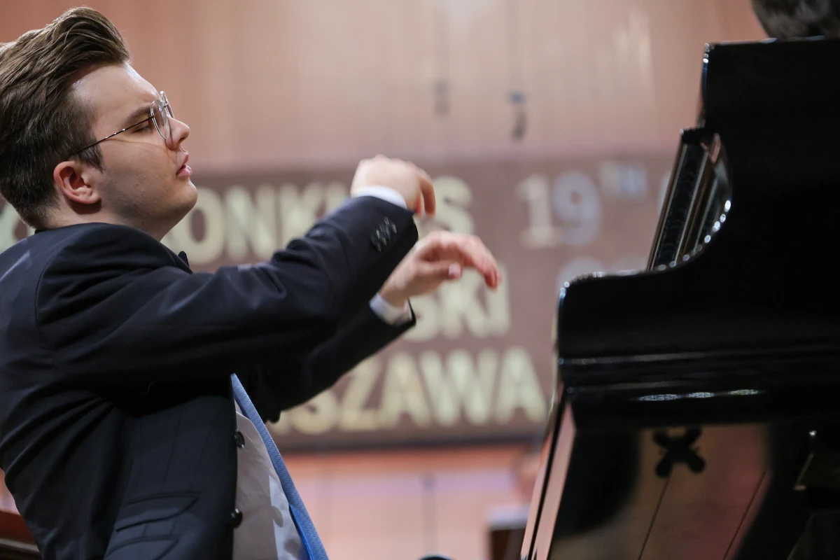 W poniedziałkowy wieczór poznamy zwycięzcę XIX Konkursu Chopinowskiego. To ostatni dzień przesłuchań finałowych. Niedzielne prezentacje zamknął reprezentujący Polskę Piotr Alexewicz.