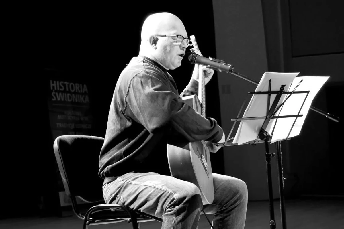 W wieku 61 lat zmarł Andrzej Kołakowski - opozycjonista z czasów PRL, poeta, bard i działacz społeczny. Kondolencje rodzinie złożył m.in. prezydent Karol Nawrocki.