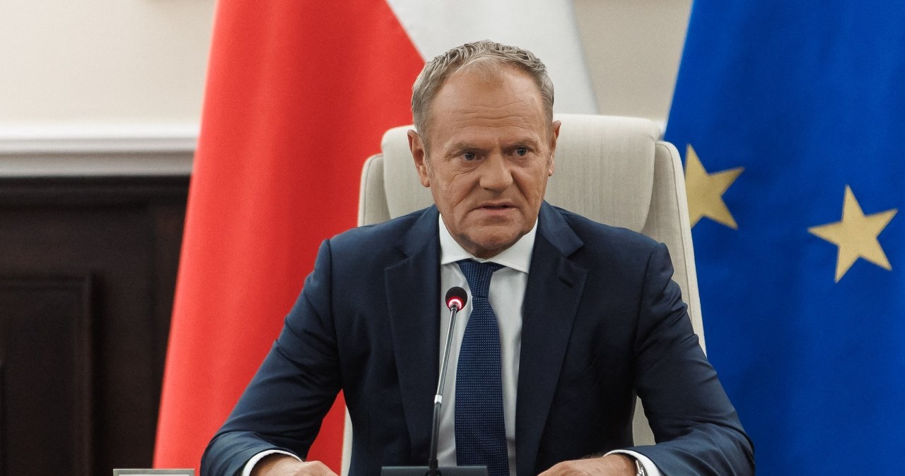 Próba podpalenia biura PO. Tusk: Bąkiewicz i Kaczyński muszą być zadowoleni