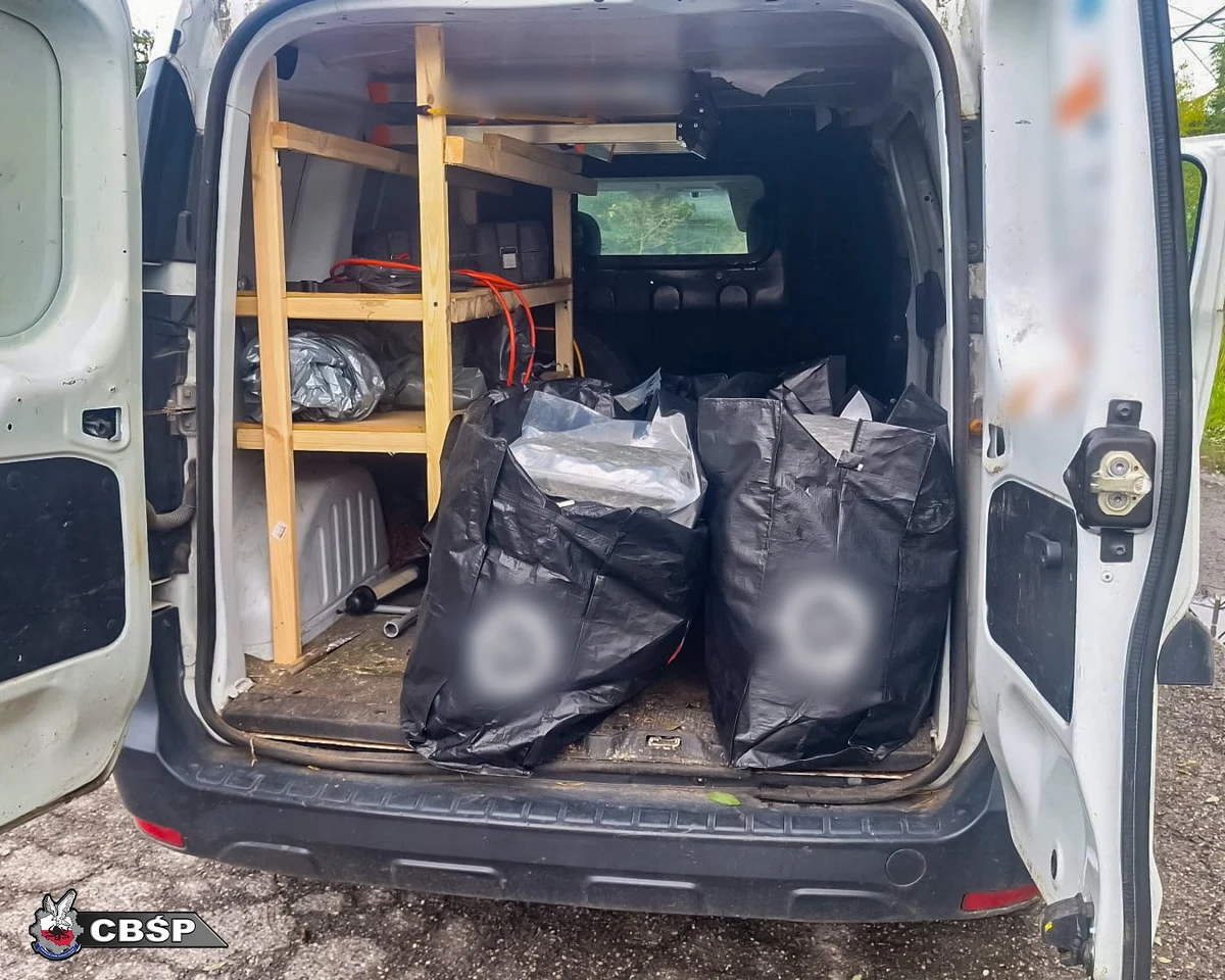 Nawet 1,5 mln złotych mogły być warte narkotyki, które posiadał zatrzymany przez CBŚP 57-letni Mariusz K. Znaleziono u niego 40 kg nielegalnych substancji. To nie pierwszy raz, kiedy wpadł w ręce organów ścigania.