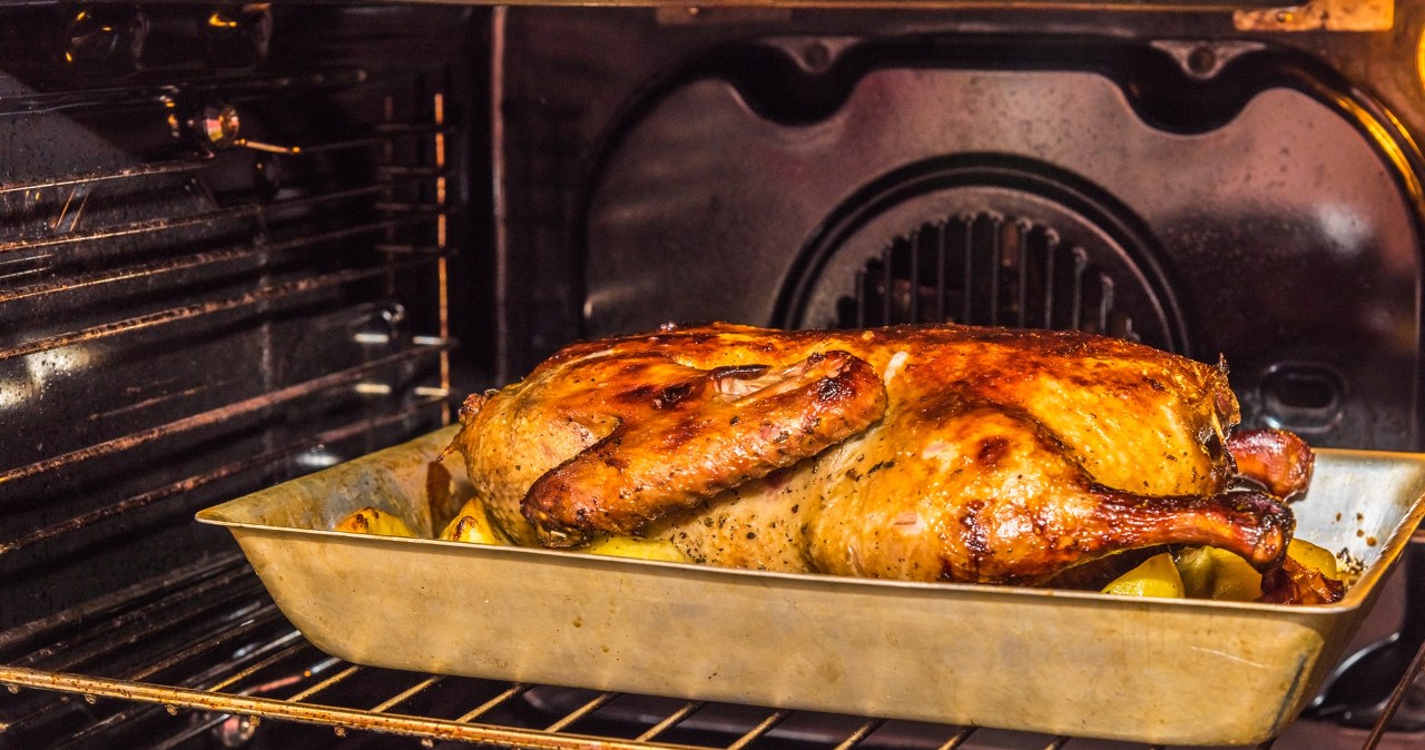 Mama od 30 lat robi kurczaka na butelce. Jest soczysty i chrupie, aż miło