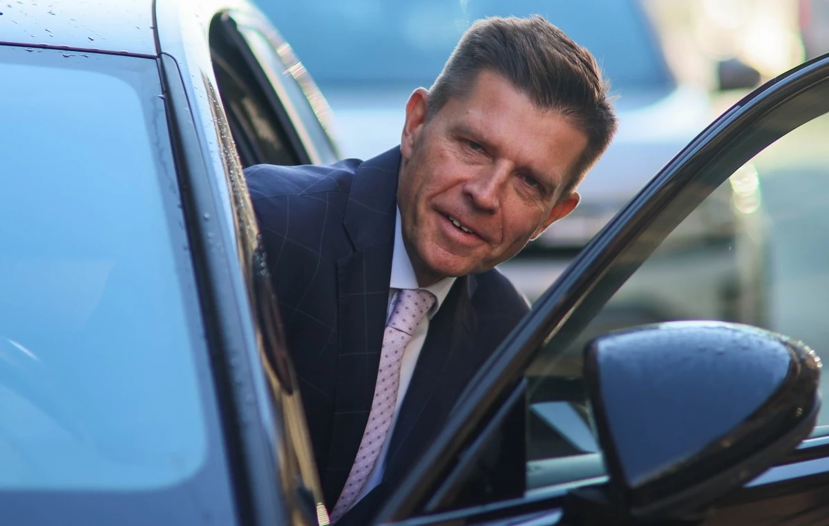 „Jestem w stanie poprowadzić tę partię do zwycięstwa w wyborach” – zadeklarował w rozmowie z PAP Ryszard Petru, który chce zostać nowym liderem Polski 2050. „Jestem przekonany, że wyrazistość, jednoznaczny program, postawienie na kwestie gospodarcze, mądrą transformację energetyczną i adresowaną pomoc społeczną jest tym, czego Polacy od nas oczekują" – dodał.