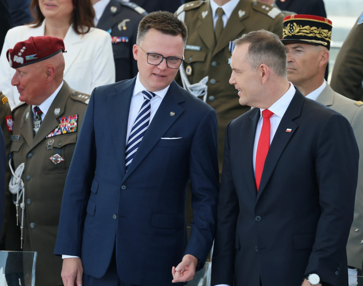 Szymon Hołownia ambasadorem Polski w USA? "Z całą pewnością byłby lepszym kandydatem, niż pełniący obowiązki Bogdan Klich" - powiedział w poniedziałek prezydent Karol Nawrocki. "Na pewno korzystne byłoby, żeby ktoś zastąpił w Waszyngtonie pana Klicha" - mówił w Porannej rozmowie w RMF FM Jacek Sasin.