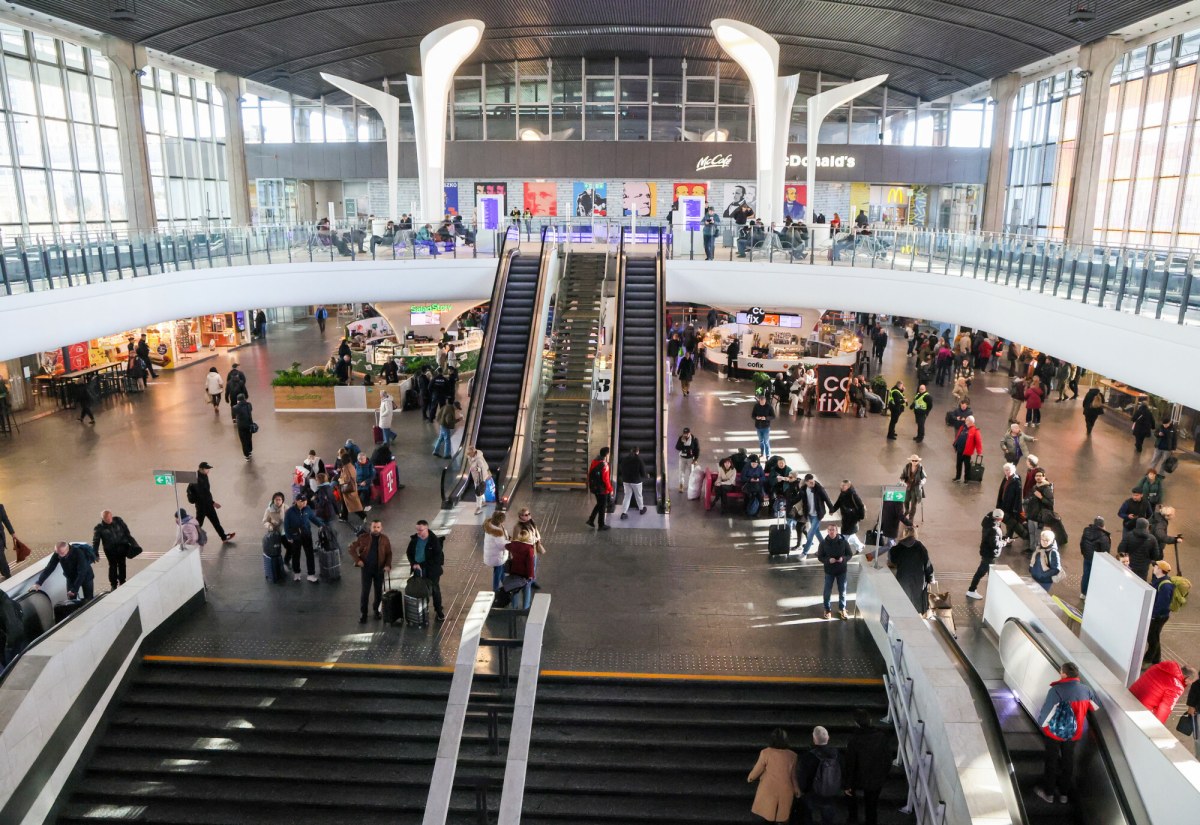 Warszawa Centralna niedostępna dla pasażerów. Szczegóły utrudnień