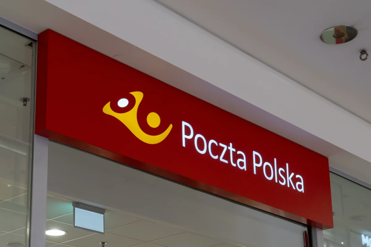 Poczta Polska szykuje przełomowe zmiany dla swoich klientów. Już w najbliższych tygodniach w placówkach operatora pojawią się nowe usługi finansowe, a inwestycje w nowoczesne technologie mają usprawnić obsługę i poprawić komfort korzystania z poczty. 