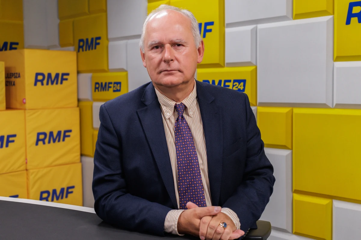 Mogę zdementować tę informację. Tej wizyty, przynajmniej w tym momencie, nie będzie - tak wiceszef MON Paweł Zalewski w Porannej rozmowie w RMF FM skomentował doniesienia Fox News o rychłej wizycie w Polsce wiceprezydenta USA J.D. Vance'a. Polityk Polski 2050 mówił też o pakiecie ustaw dotyczących obronności. 