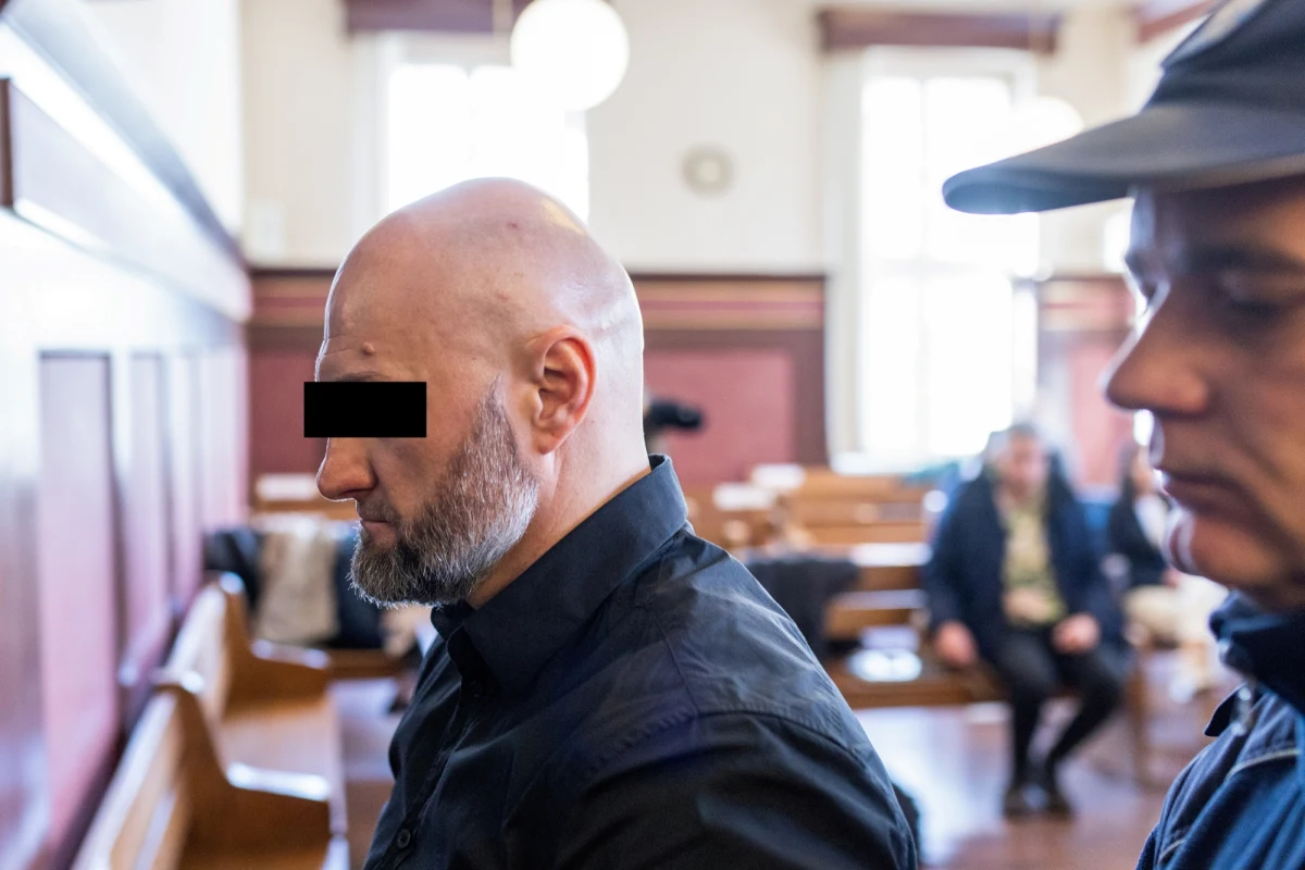 W poniedziałek Sąd Okręgowy w Katowicach skazał 6 członków gangu pseudokibiców Ruchu Chorzów - Psycho Fans. Usłyszeli oni wyroki od 4 do 10 lat więzienia, a także kary grzywny. Lider grupy Maciej M., ps. Maślak otrzymał najsurowszą karę - 10 lat pozbawienia wolności. Skazani odpowiadali m.in. za rozboje i włamania do firm w całym kraju.