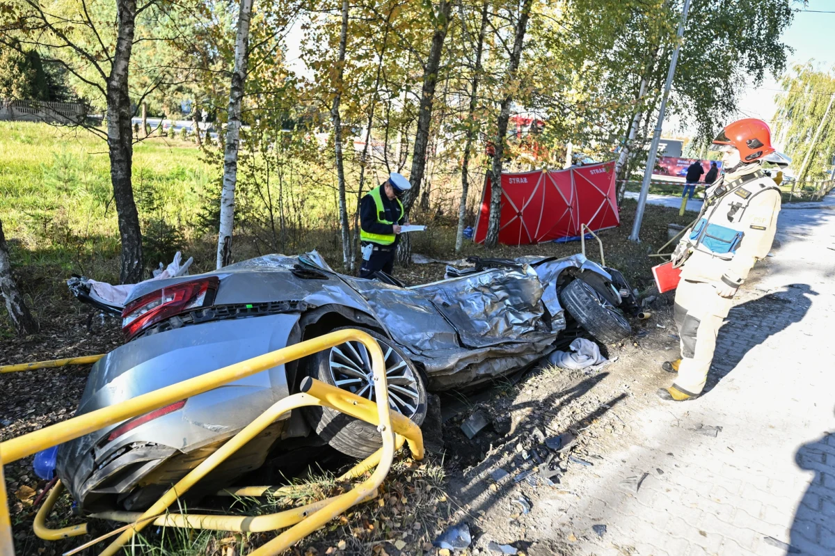 Trzy osoby zginęły w wypadku na drodze krajowej 73 między Kielcami a Buskiem-Zdrój. W Celinach samochód osobowy zderzył się z ciężarówką. 