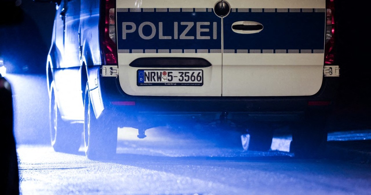 Zuchwała kradzież na niemieckiej autostradzie. Uzbrojeni napastnicy weszli do autobusu wiadomości,aktualności,Interia Zuchwała kradzież na niemieckiej autostradzie. Uzbrojeni napastnicy weszli do autobusu
