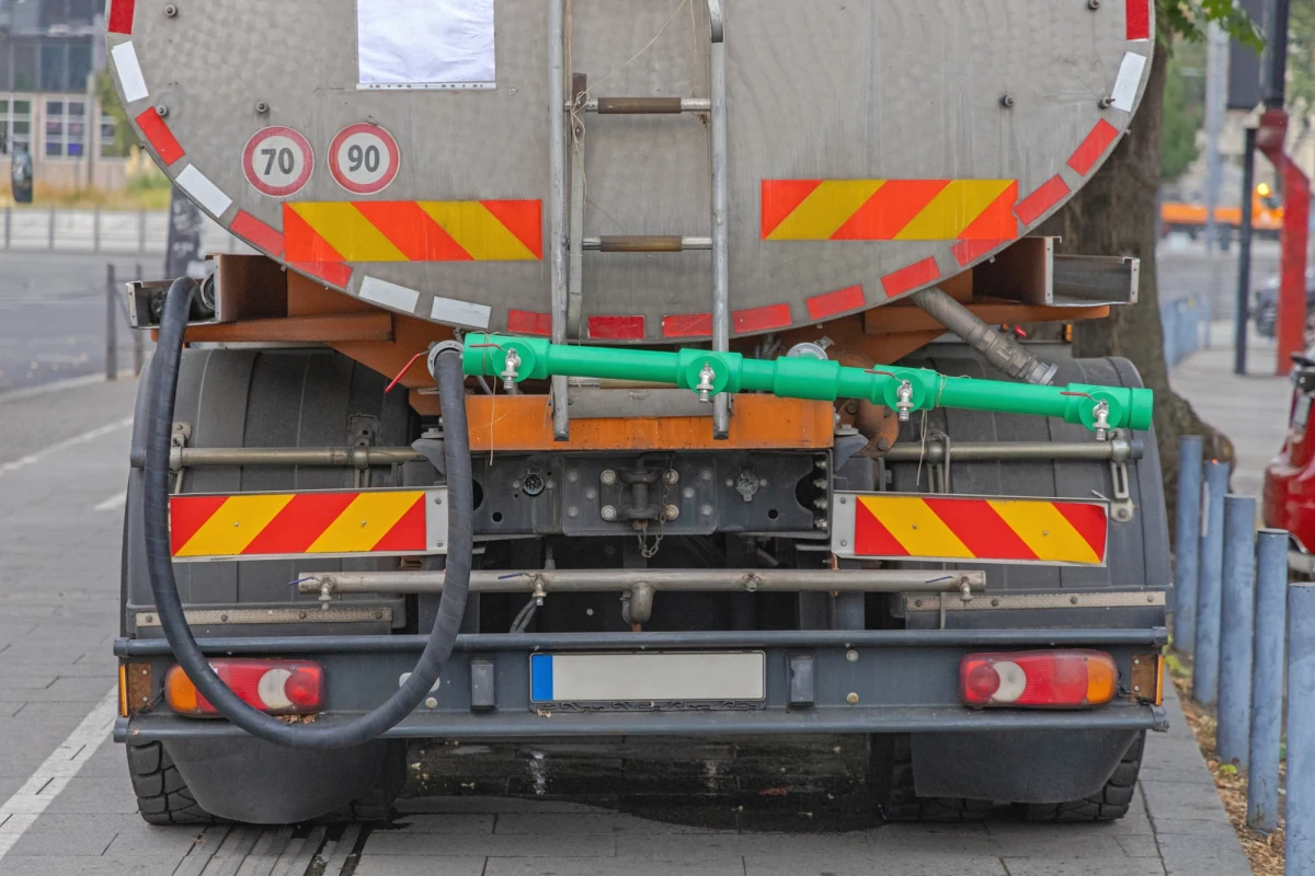 Jest kolejne podejrzenie o zrzucie kwasu siarkowego i żrącej substancji w gminie Inowrocław (woj. kujawsko-pomorskie) - dowiedział się dziennikarz RMF FM Krzysztof Zasada. Tym razem miało się to wydarzyć w miejscowości Borkowo. Sprawą zajmuje się już policja, sanepid i inspektorat ochrony środowiska.