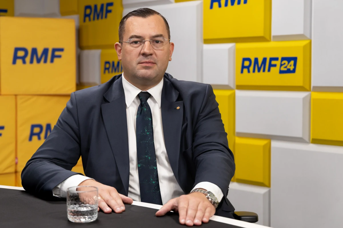"Sytuacja w rolnictwie jest trudna. Nie jesteśmy odrębną wyspą" - mówił w Rozmowie o 7:00 w Radiu RMF24 minister rolnictwa Stefan Krajewski. Pytany o skup interwencyjny odparł, że może on dotyczyć tylko kilku produktów: mleka, cukru, masła. "Nie możemy stosować skupu interwencyjnego dla warzyw" - tłumaczył polityk Polskiego Stronnictwa Ludowego. 