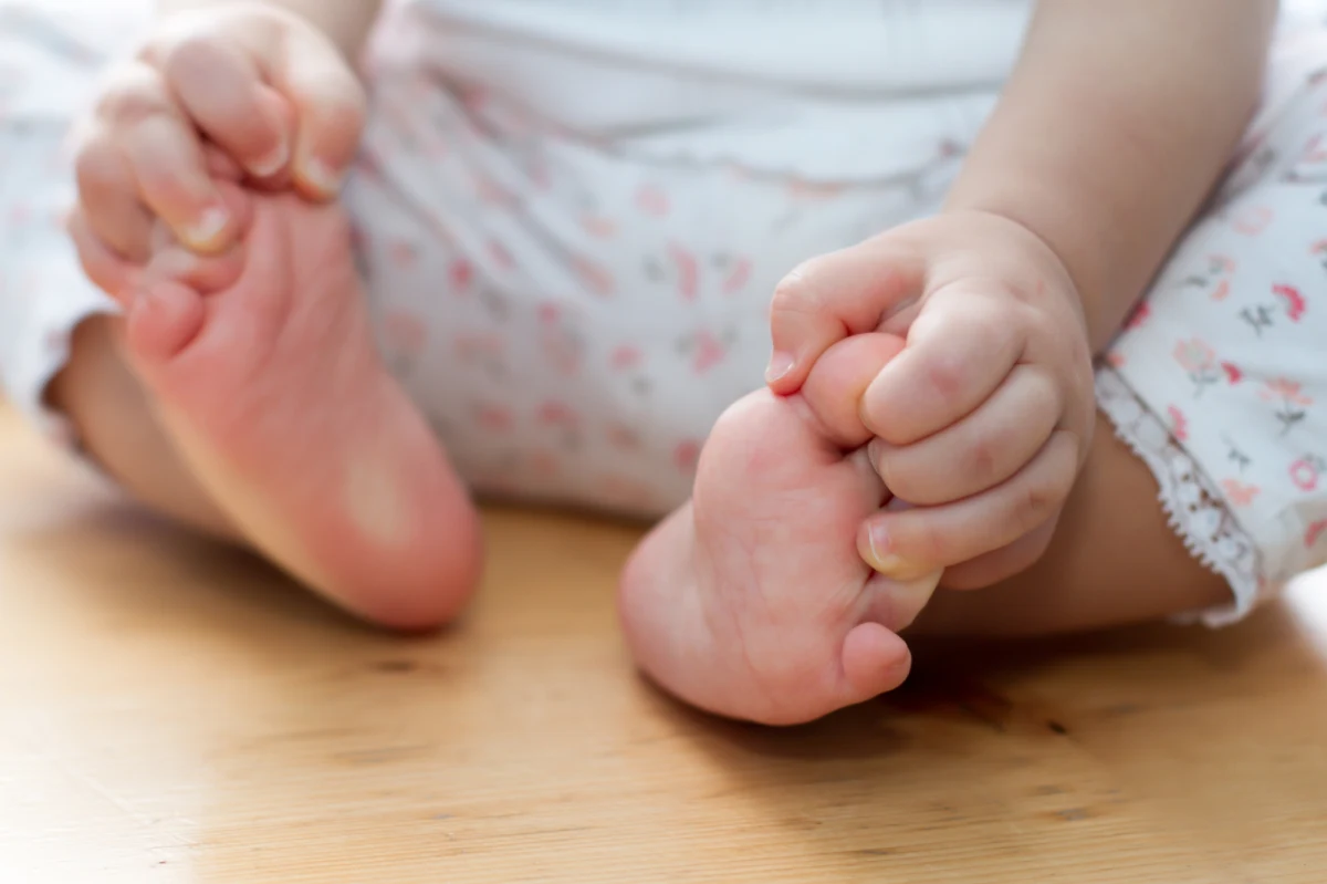 Sekcja zwłok niespełna półtorarocznej dziewczynki, która zmarła w poniedziałek pod opieką dziennych opiekunów w Kołobrzegu, została zaplanowana na czwartek. Przeprowadzona zostanie w Pomorskim Uniwersytecie Medycznym w Szczecinie - powiedziała rzeczniczka Prokuratury Okręgowej w Koszalinie Ewa Dziadczyk.