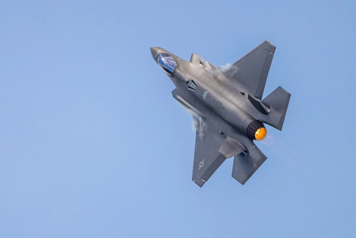 Myśliwce F-35 należące do Norwegii interweniowały w poniedziałkowe popołudnie, przechwytując rosyjski samolot rozpoznawczy Ił-20. Maszynę zaobserwowano nad Morzem Barentsa. To już drugi taki incydent w ciągu minionego tygodnia.