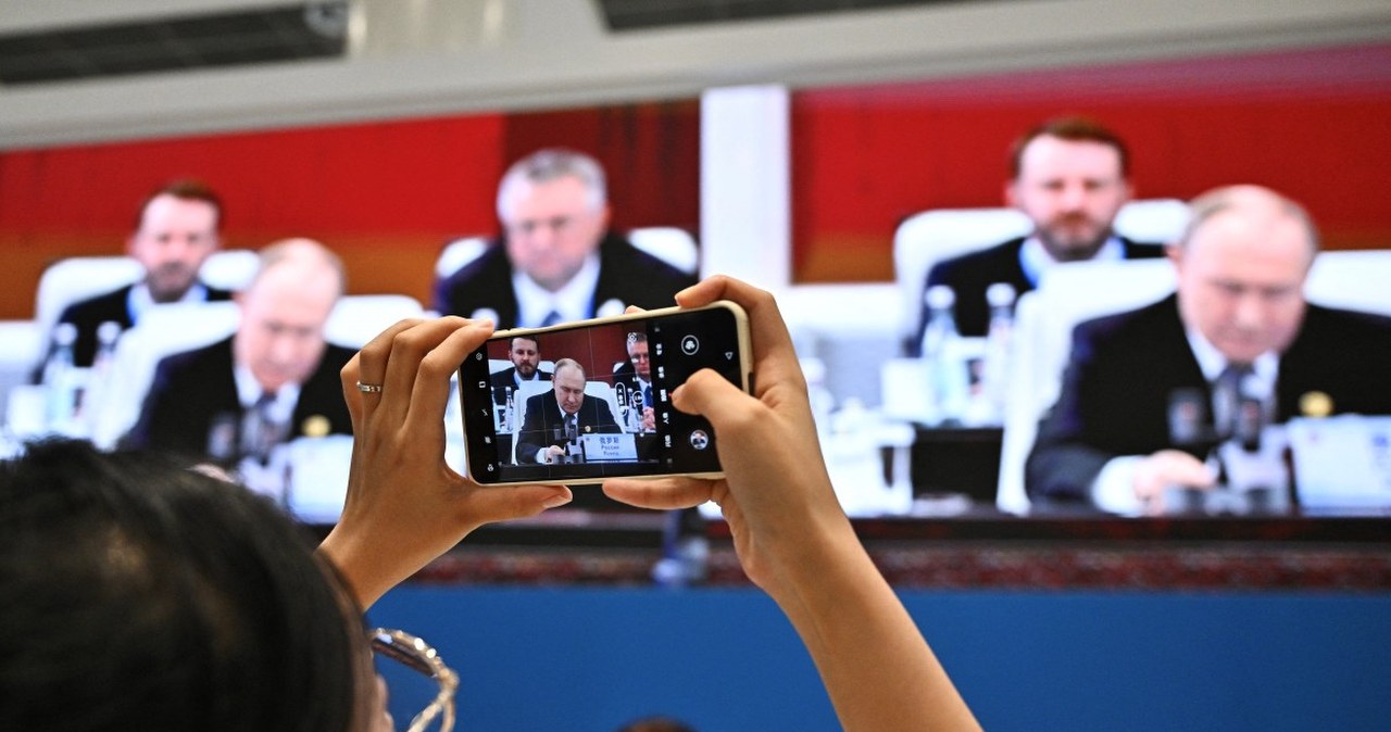 Koniec z zachodnimi aplikacjami w Rosji? Ekspert: Putin ma jeden cel wiadomości,aktualności,Interia Koniec z zachodnimi aplikacjami w Rosji? Ekspert: Putin ma jeden cel