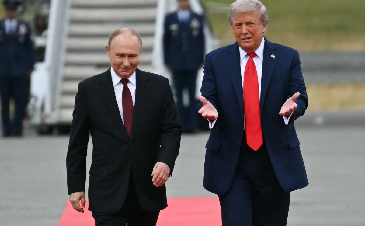 Biały Dom poinformował, że nie ma planu spotkania prezydenta USA Donalda Trumpa z przywódcą Rosji Władimirem Putinem w najbliższej przyszłości - przekazała agencja Reutera. Informacja pojawiła się po poniedziałkowej rozmowie telefonicznej szefów dyplomacji obu krajów, Marco Rubio i Siergieja Ławrowa. Prezydent Ukrainy Wołodymyr Zełenski powiedział, że Rosja "niemal automatycznie straciła zainteresowanie dyplomacją", gdy tylko administracja USA odroczyła decyzję w sprawie przekazania rakiet Tomahawk dla Ukrainy.