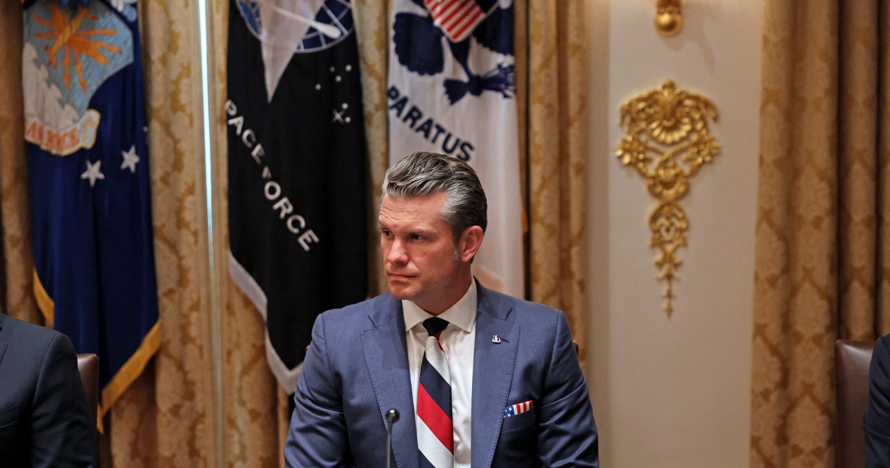Rosyjska flaga na krawacie szefa Pentagonu? Zaskakująca odpowiedź dla dziennikarza wiadomości,aktualności,Interia Rosyjska flaga na krawacie szefa Pentagonu? Zaskakująca odpowiedź dla dziennikarza