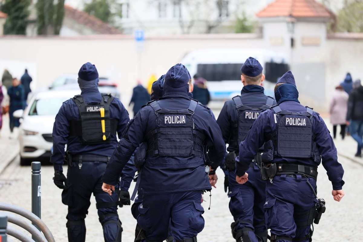 Fałszywi policjanci zatrzymani. Skradli majątek u jubilera