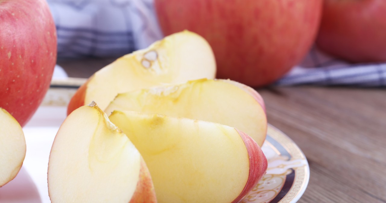 Zajadasz się jabłkami? Lepiej rób to o konkretnej porze