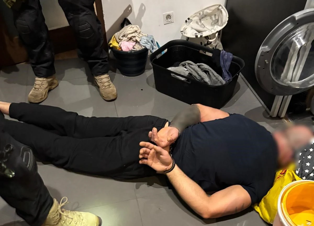 Sprawcy głośnego napadu na jubilera w Kępnie zatrzymani. Jak dowiedział się reporter RMF FM, w ręce wielkopolskich policjantów wpadło 6 osób, które w maju tego roku dokonały zuchwałej kradzieży. Wśród zatrzymanych jest kobieta.