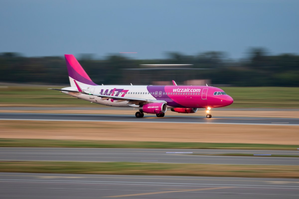 Awaryjne lądowanie samolotu Wizz Air. Syn gwiazdora disco polo wszczął awanturę