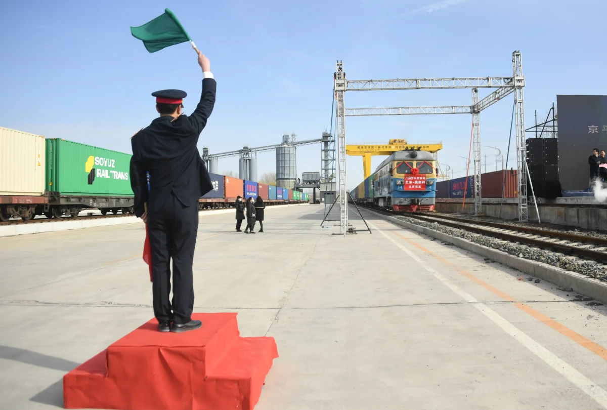 Po kilkunastodniowej blokadzie białoruskiej granicy we wrześniu i wstrzymaniu tranzytu towarów chińscy eksporterzy znacznie zmniejszyli wielkość eksportu przez Białoruś i Polskę na zachód - ustalił reporter RMF FM. Wszystko wskazuje na to, że zdecydowali o wykorzystywaniu alternatywnych szlaków tranzytowych. 