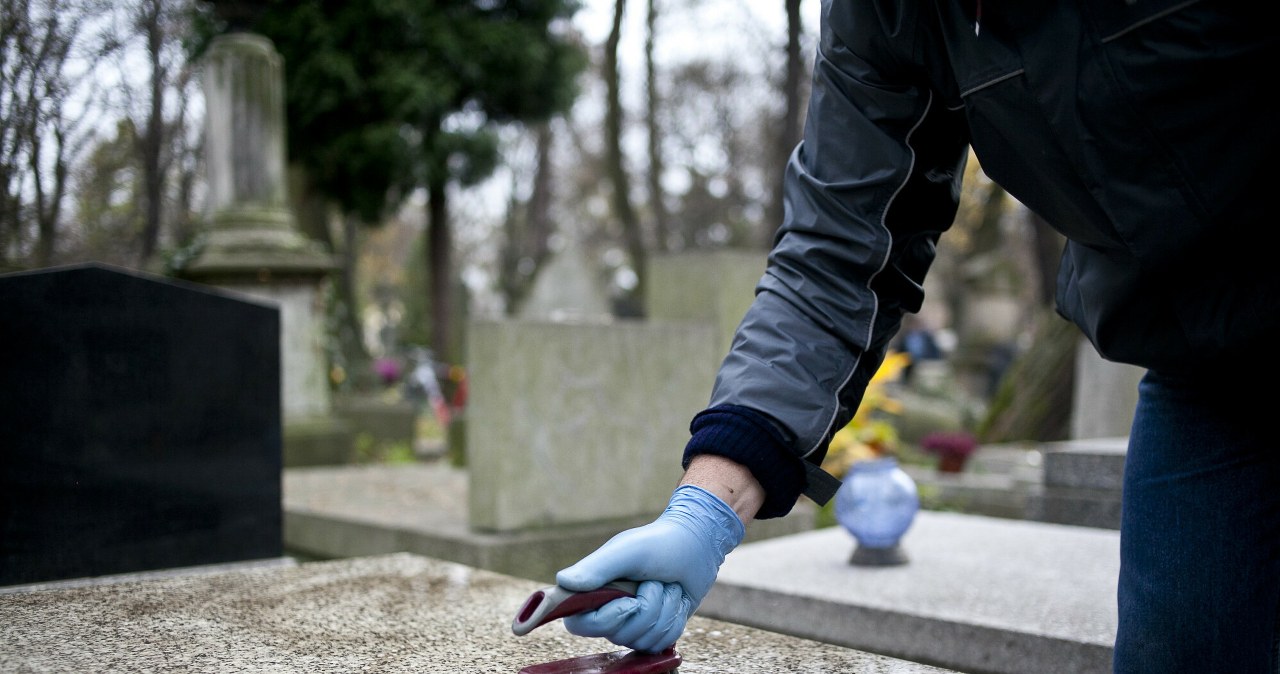 Tak gwałtownie usuniesz plamy z lastryko. Po wosku nie będzie śladu