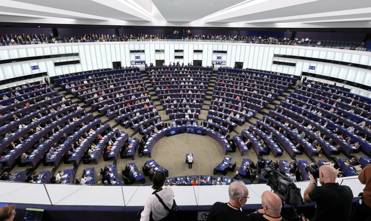 Polska wynegocjowała, że Bruksela przeanalizuje możliwość opóźnienia wdrożenia kontrowersyjnego unijnego podatku klimatycznego dla budownictwa i transportu zwanego ETS 2 – ustaliła dziennikarka RMF FM Katarzyna Szymańska-Borginon. Konkretnej obietnicy odroczenia ETS 2 jednak na jutrzejszym szczycie UE nie będzie.