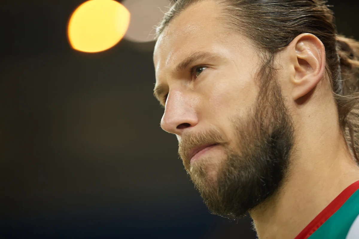 Jak ustalił Przegląd Sportowy Onet, Grzegorz Krychowiak wraca na krajowe boiska i zagra w lidze okręgowej w Mazurze Radzymin. 35-letni pomocnik i były reprezentant Polski od miesięcy pozostawał bez klubu. Teraz zdecydował się na powrót do kraju i grę w warszawskiej okręgówce.