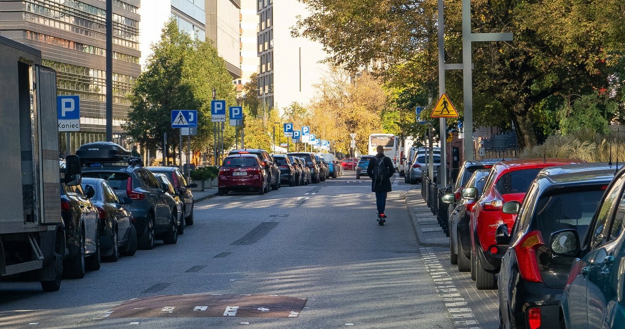 Parkowanie przy przejściu dla pieszych to nie tylko mandat. Auto zniknie